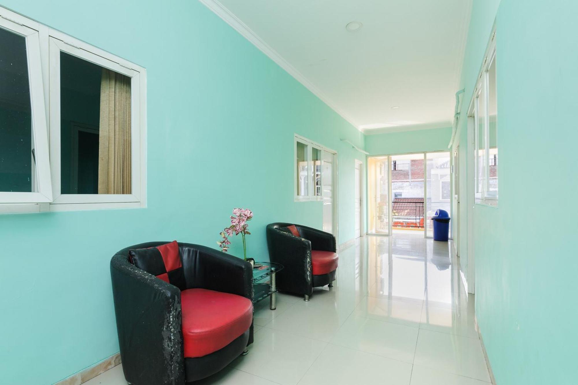 Hotel Reddoorz Near Universitas Widyagama 2