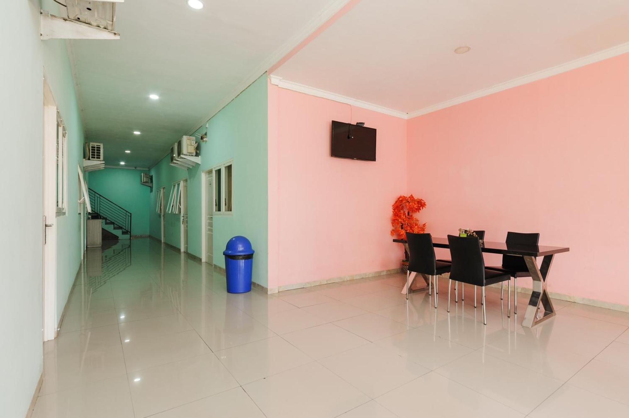 Reddoorz Near Universitas Widyagama 2 2* Malang